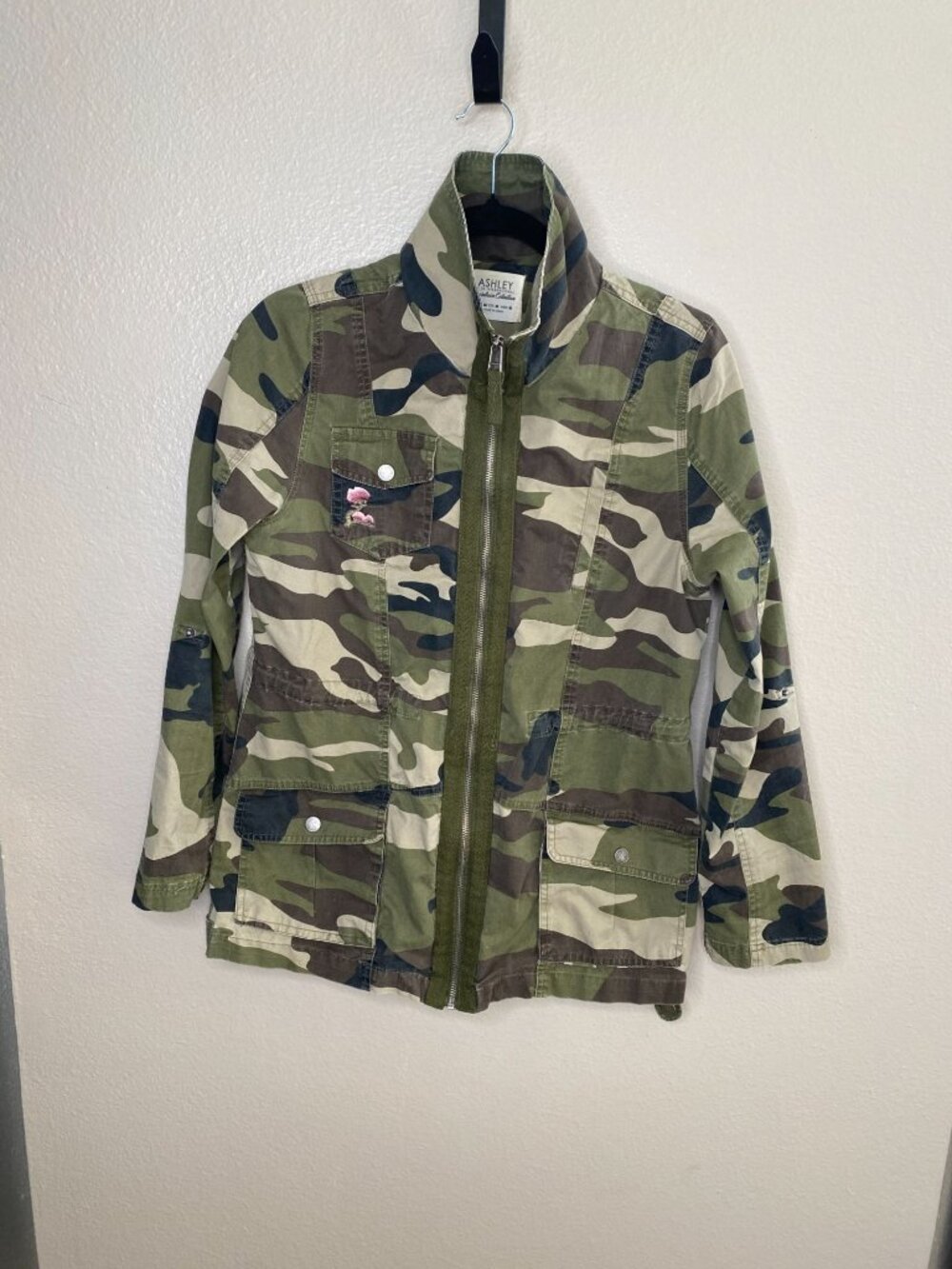 Ashley By 26 Intl Womens Camo Jacket Embroidered Floral Zip Front M 100% Cotton